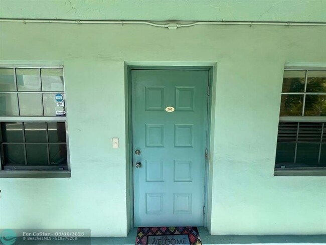 Building Photo - 933 Cypress Grove Dr