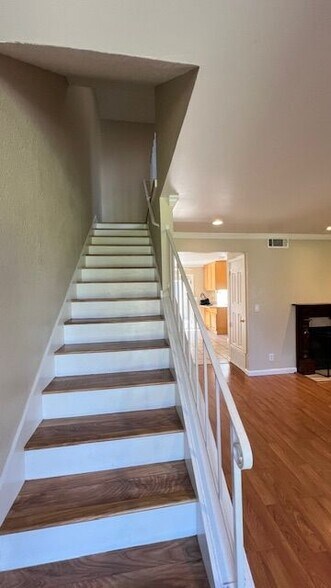 Building Photo - 2828 Royal Ann Ln