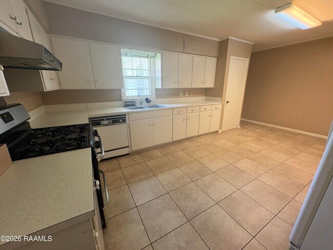 Building Photo - 605 Coolidge St