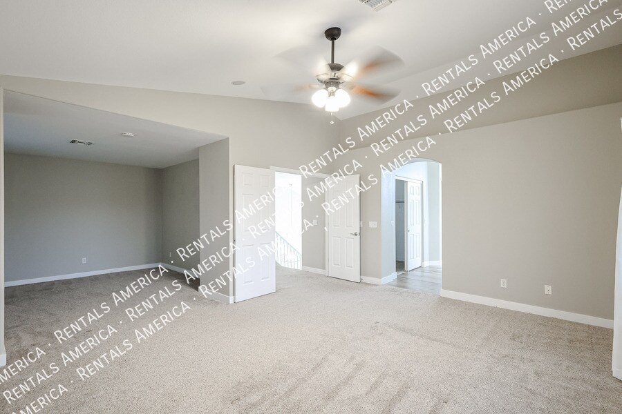 Building Photo - 2305 E Cherry Hills Pl