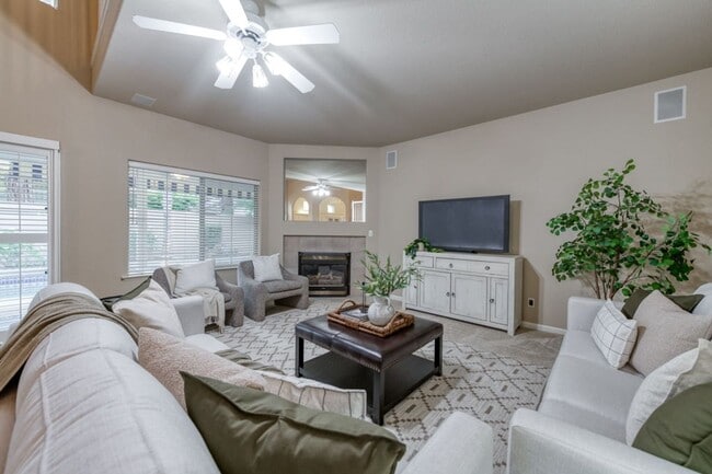 Building Photo - Impressive 4 Bedroom 2.5 Bath home with Po...