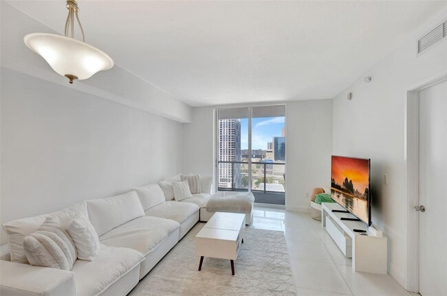 Building Photo - 185 SW 7th St