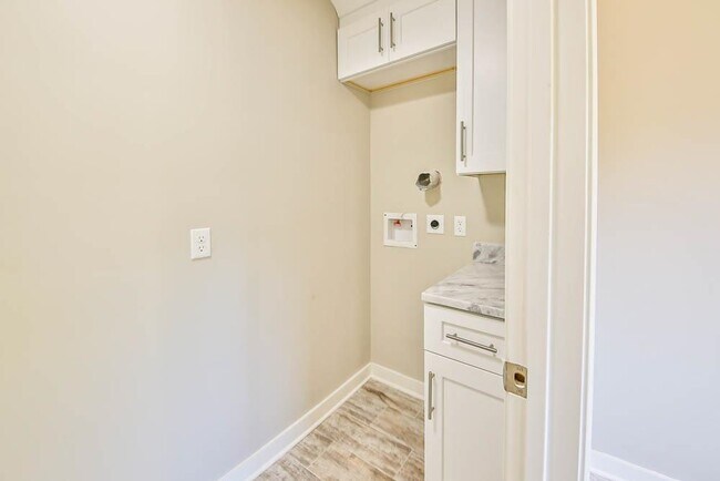 Building Photo - 2029 Felix Ave