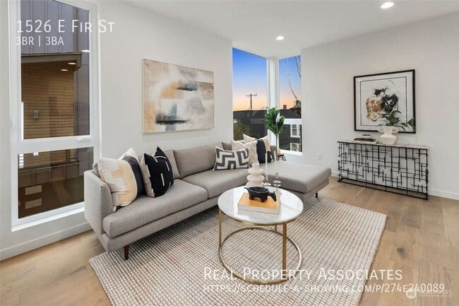 Building Photo - 1526 E Fir St