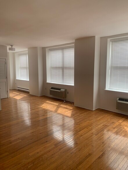 Building Photo - 111 Mulberry St