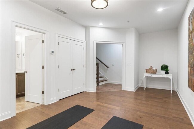 Building Photo - 1233 Parkstead Ln