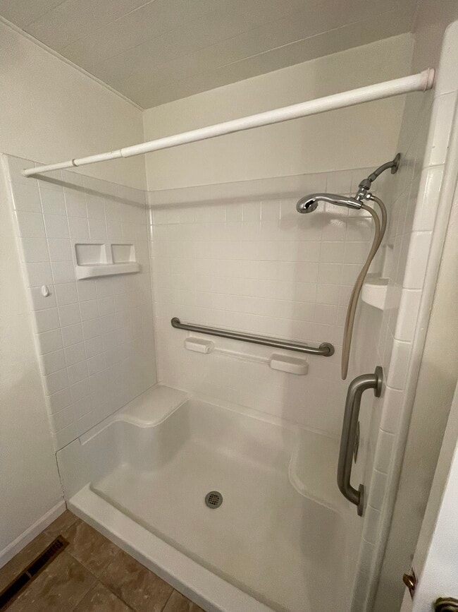 Building Photo - 1003 Sunset Dr