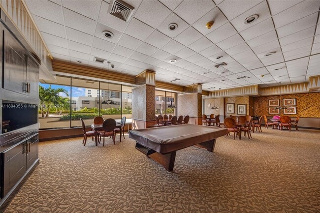 Building Photo - 1800 NE 114th St