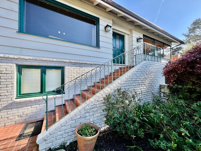 Building Photo - Charming and Accommodating Carmel-by-the-Sea Home coming soon!