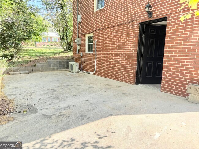 Building Photo - 125 Lillian Dr