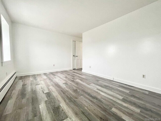 Building Photo - 1612 Main St