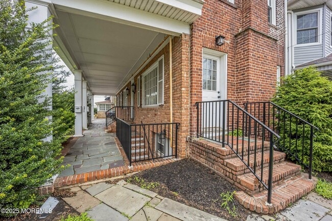 Building Photo - 87 Maple Ave