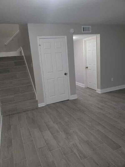 Building Photo - 40468 W Hernandez Ave