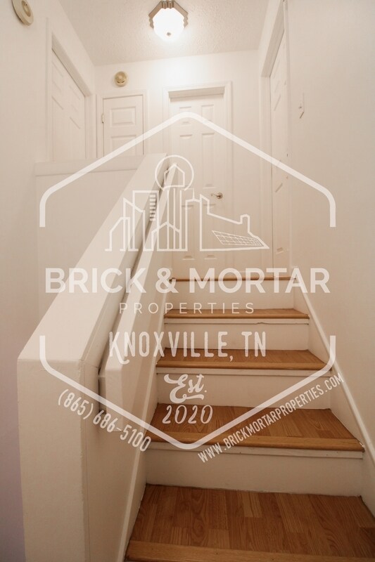 Building Photo - 4003 Valley View Dr NE