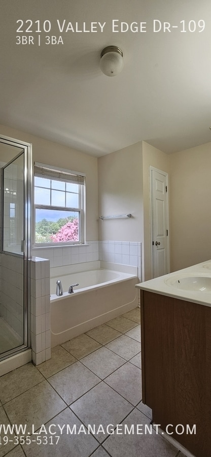 Building Photo - 2210 Valley Edge Dr