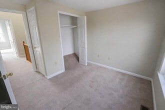 Building Photo - 4 Elm Tree Ct