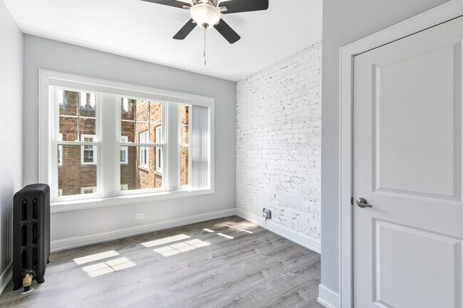 Building Photo - 6954 N Wolcott Ave