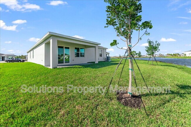 Building Photo - 2037 Fuchsia Pl NW