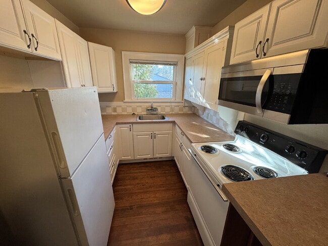 Building Photo - 1 Bedroom SW Portland / Easy Access to OHSU and Downtown