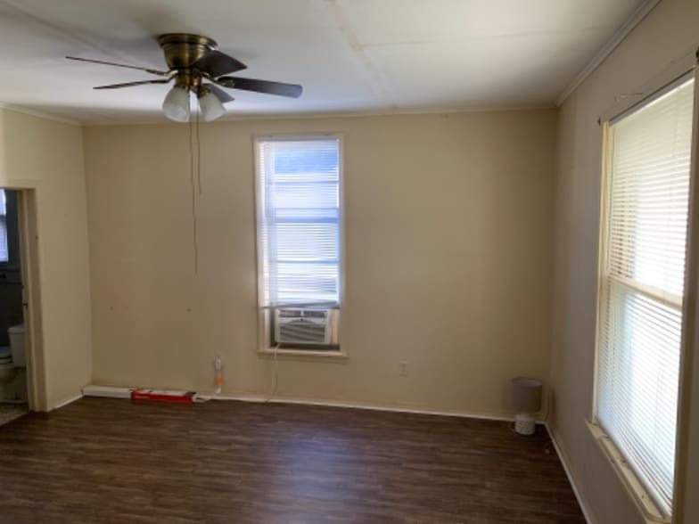 Building Photo - 2026 Chestnut Ave