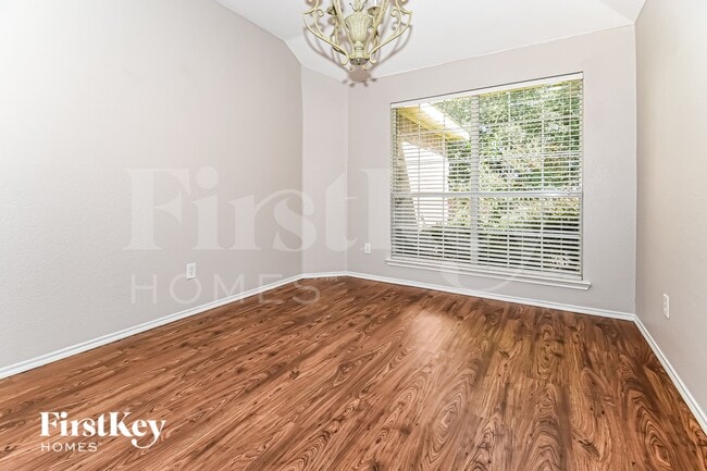 Building Photo - 2103 Cardinal Dr