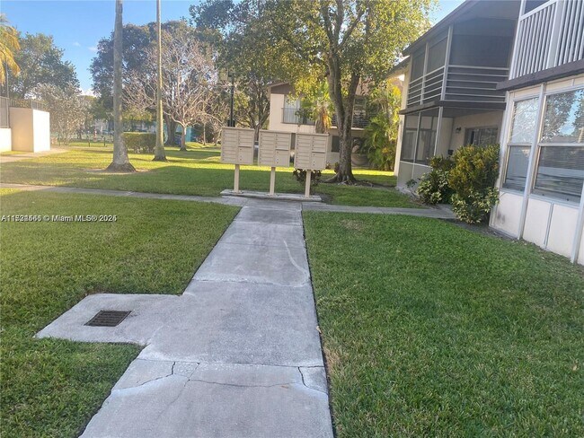 Primary Photo - 335 W Laurel Dr