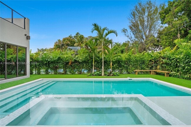 Building Photo - 245 NE 116th St