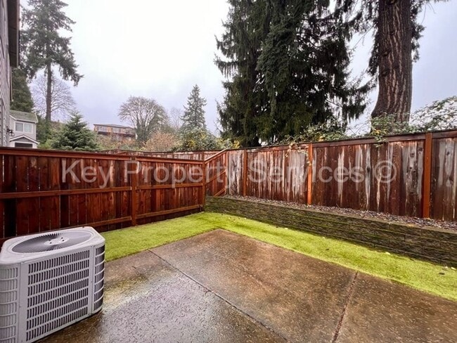 Building Photo - Stunning Hazel Dell Two-Story with High End Appliances