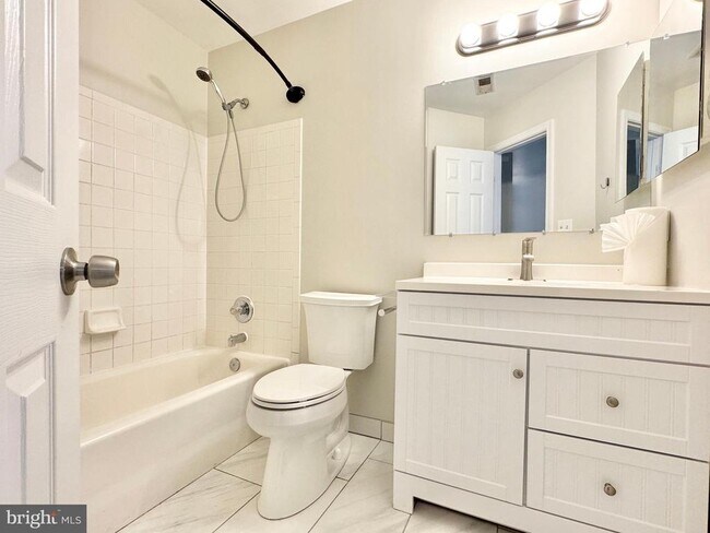 Building Photo - 16 Westchester Ct