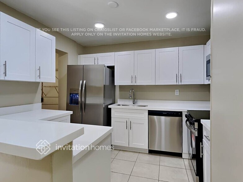 Building Photo - 2411 Utopia Dr