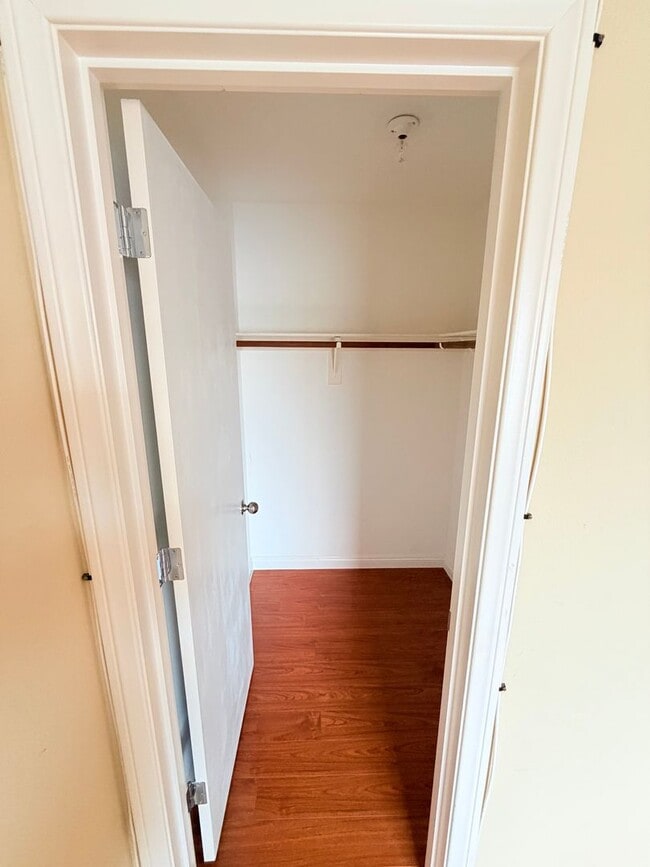 Building Photo - BEAUTIFUL 3 BEDROOM 2.5 BATH