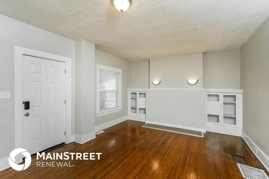 Building Photo - 1812 W Gaulbert Ave