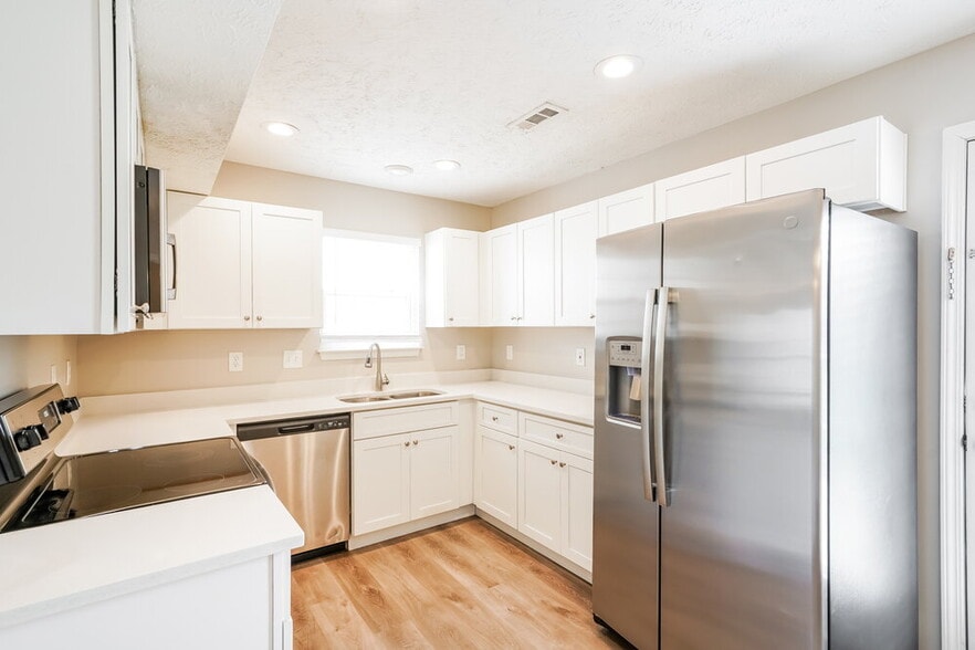 Building Photo - 4006 Deer Run Trce