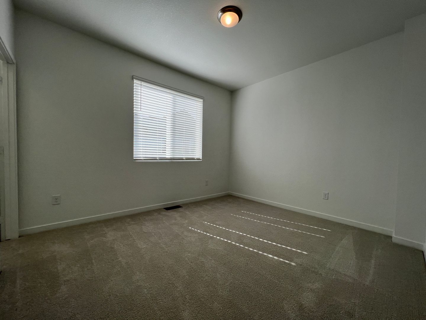 Building Photo - 1512 Sun Wy