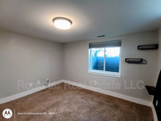 Building Photo - 2811 W Cleveland Ave