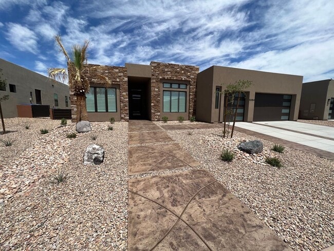 Primary Photo - Beautiful 4 Bedroom, 4 Bathroom Home in Th...