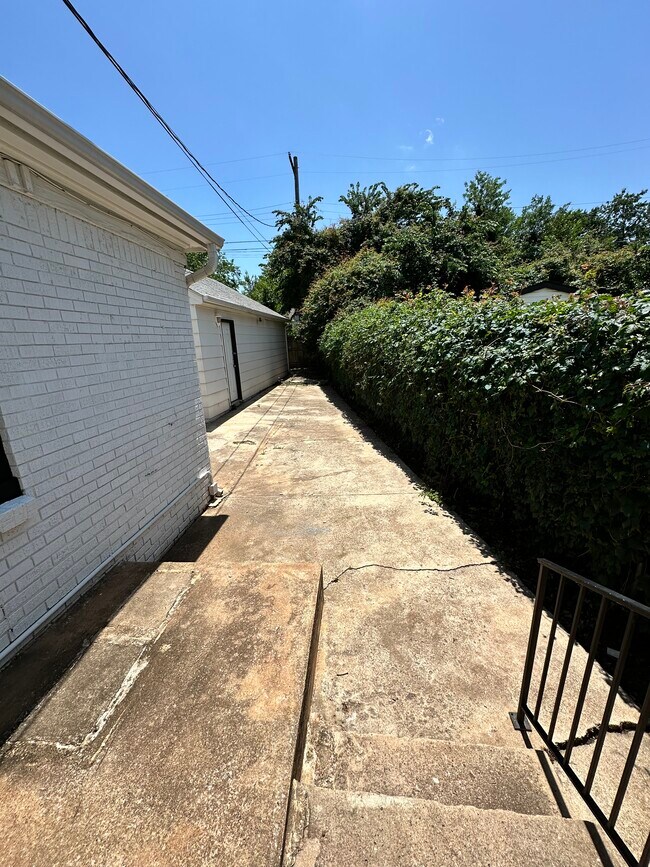 Building Photo - 2412 NW 38th St