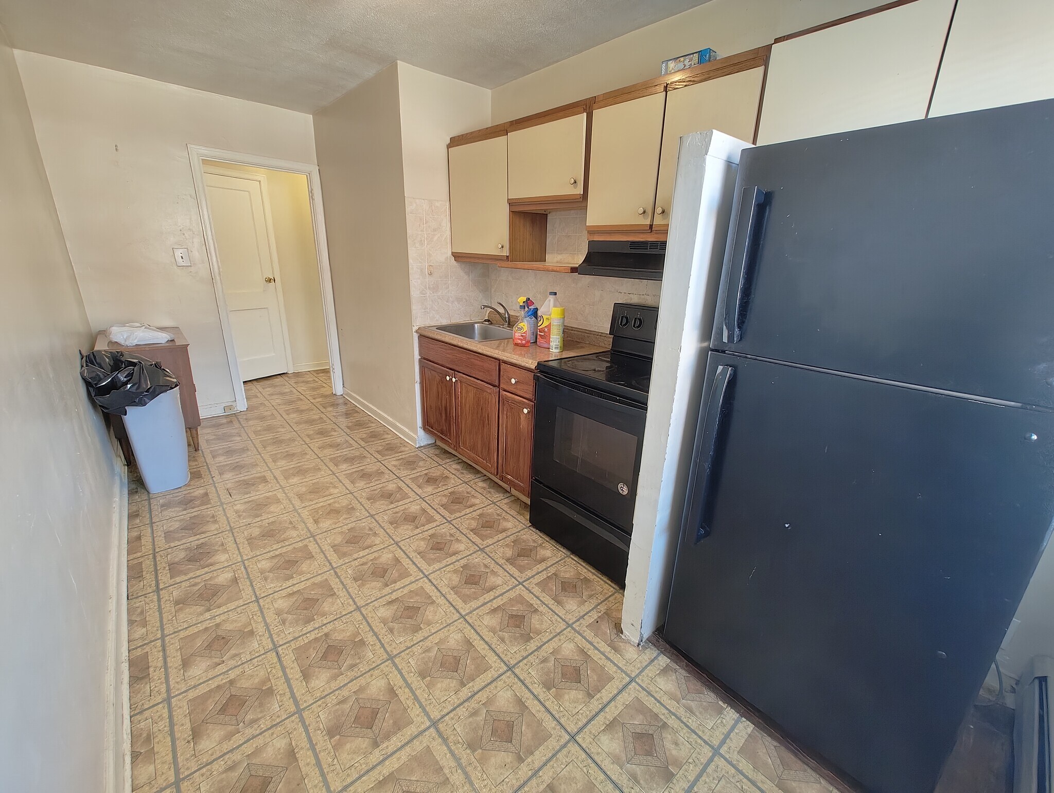Kitchen - 1602 E McPherson St