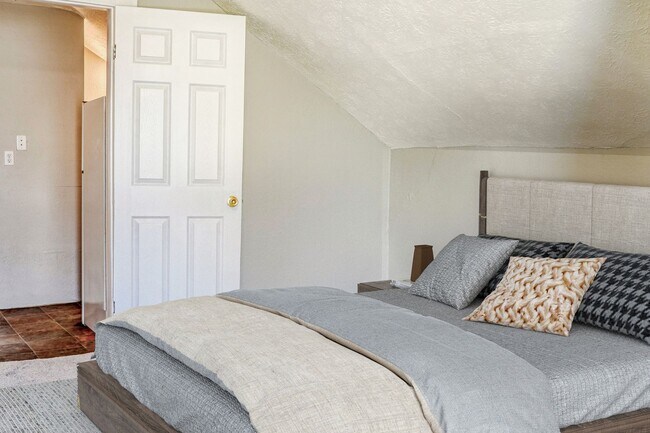 Building Photo - 1117 S.4th Street - FourEight