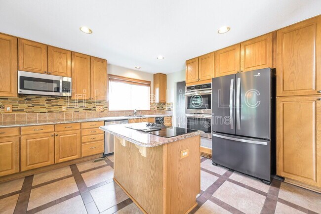 Building Photo - 9865 Glenstone Trail