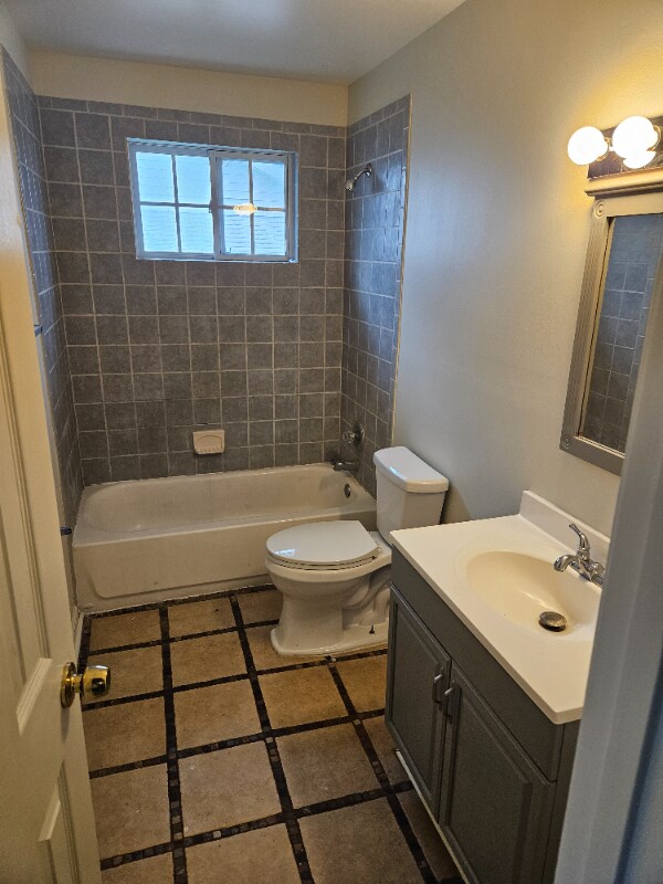 Building Photo - 1903 Rosary Dr