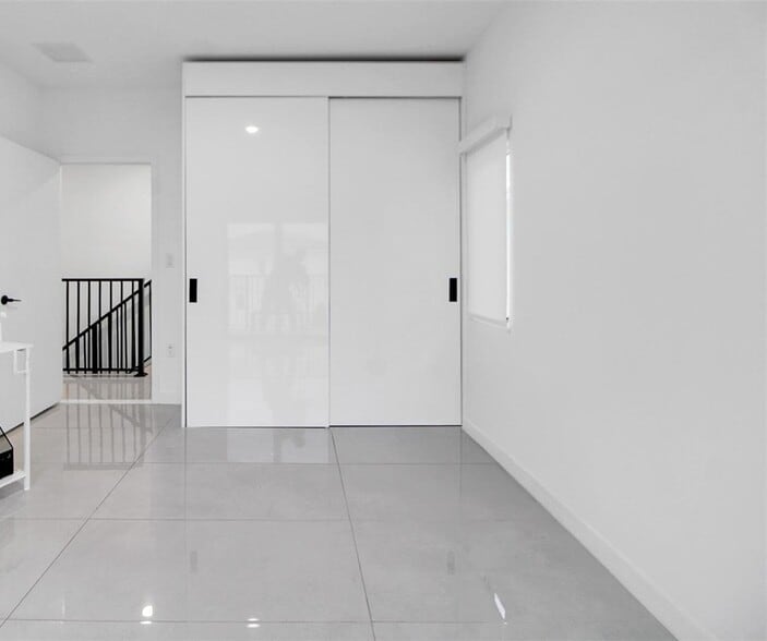 Building Photo - 320 NW 13th Ct