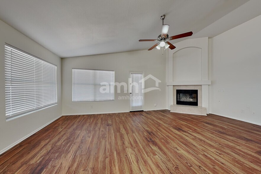 Building Photo - 10262 W Patrick Ln