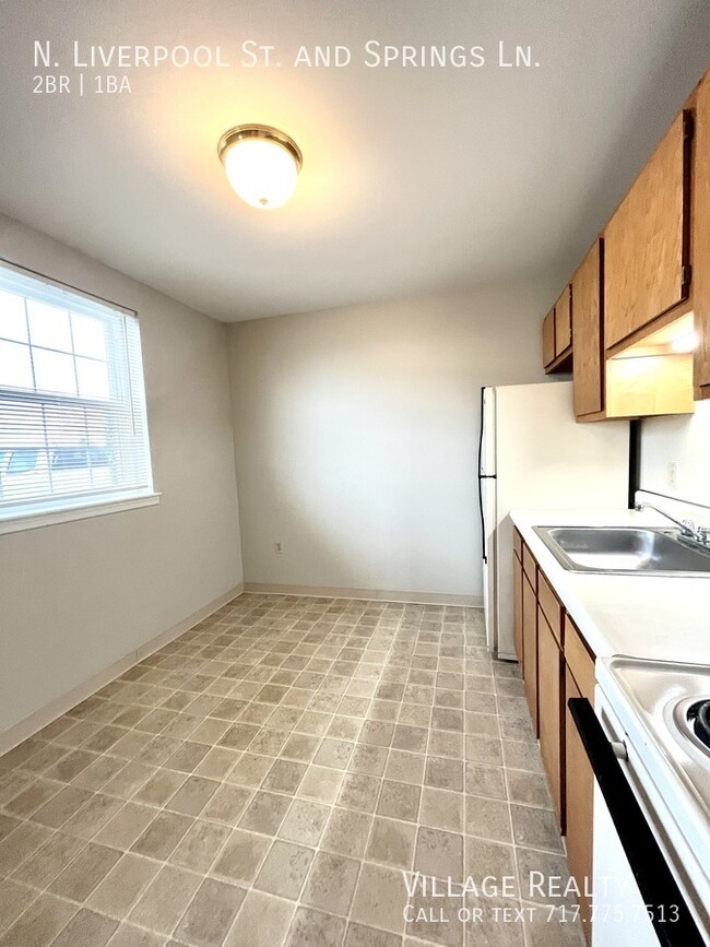 Building Photo - No steps! Affordable 2-Bed Convenient to I...