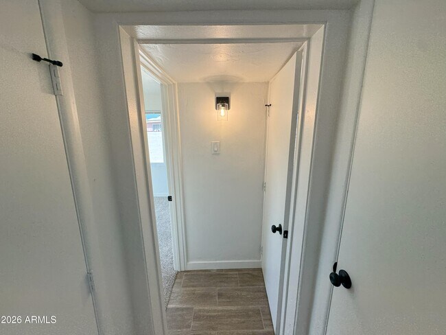 Building Photo - 546 S Hobson