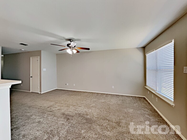 Building Photo - 1461 Pine Ln