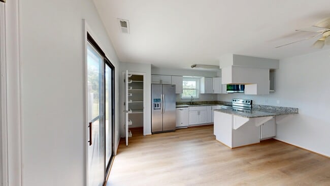 Building Photo - 606 Angler Way