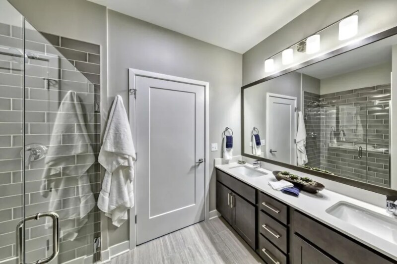 Building Photo - 1010 Maple Ave