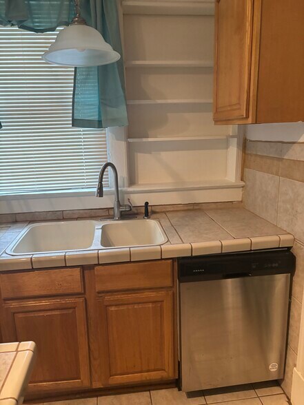 Building Photo - 2210 Dellwood Ave