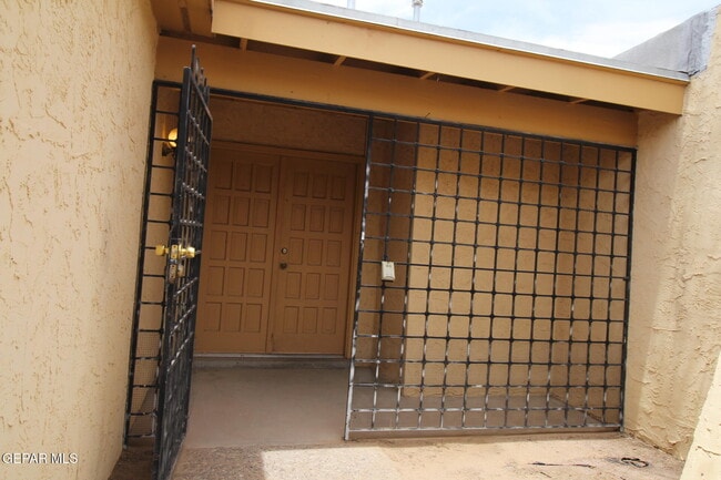 Building Photo - 10711 Ivanhoe Dr